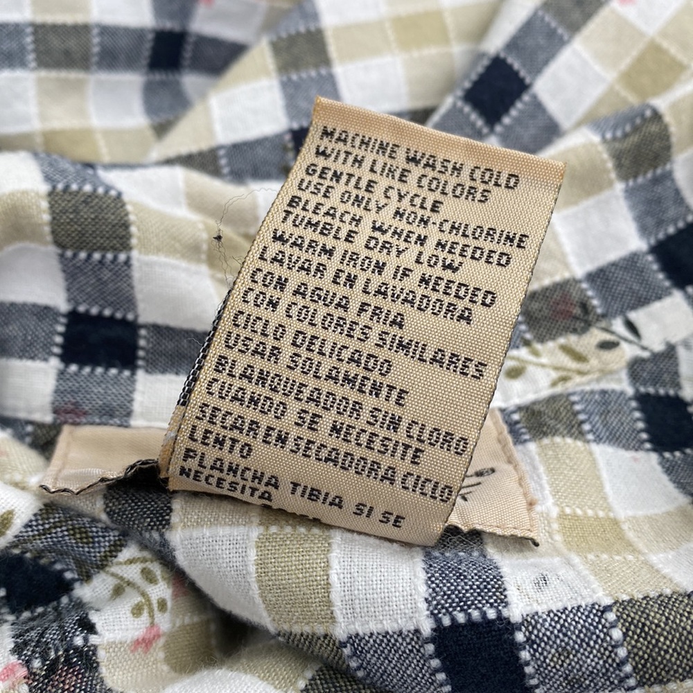 EUC Women’s Sag Harbor Sport Buttoned Shirt - Picture 8 of 8